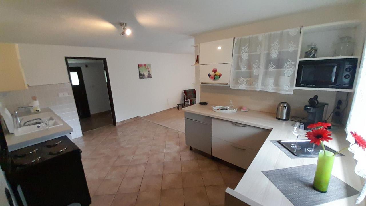 Vila La Prairie Korenica Exteriér fotografie