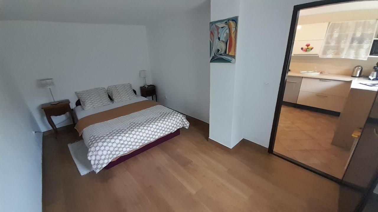 Vila La Prairie Korenica Exteriér fotografie