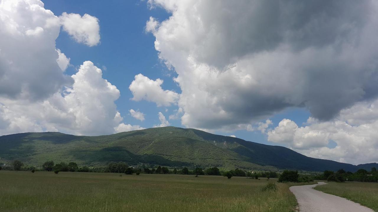 Vila La Prairie Korenica Exteriér fotografie