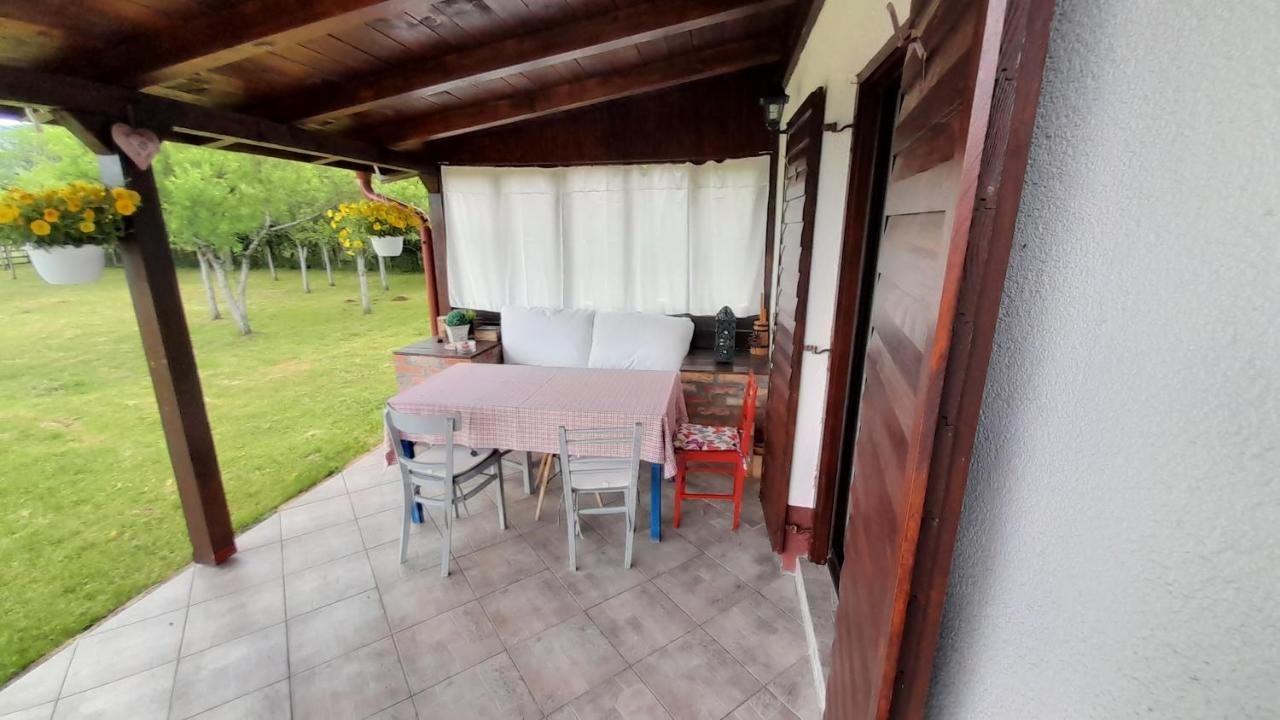 Vila La Prairie Korenica Exteriér fotografie